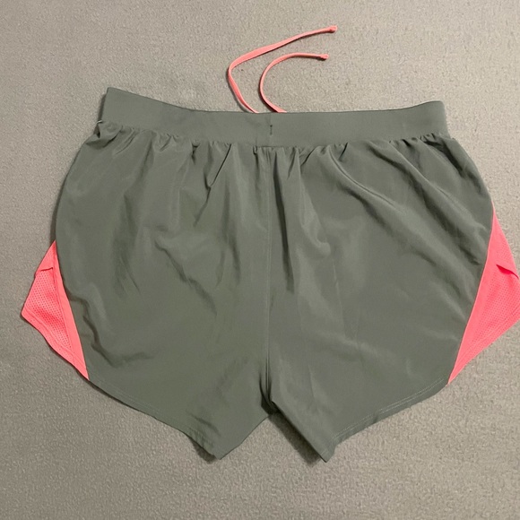 UNDER AMOUR Running Shorts - Picture 2 of 6